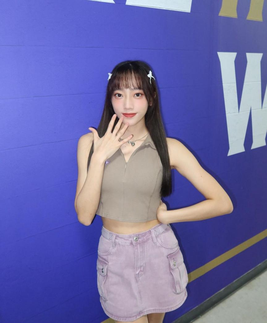「闕闕」小巧臉蛋散發青春氣息 美乳的誘惑 (10P