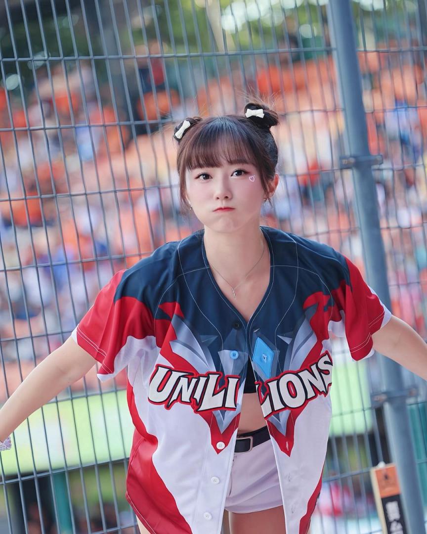 正妹「許斐棋 Faye」誘惑白嫩Body讓人受不了 (10P)