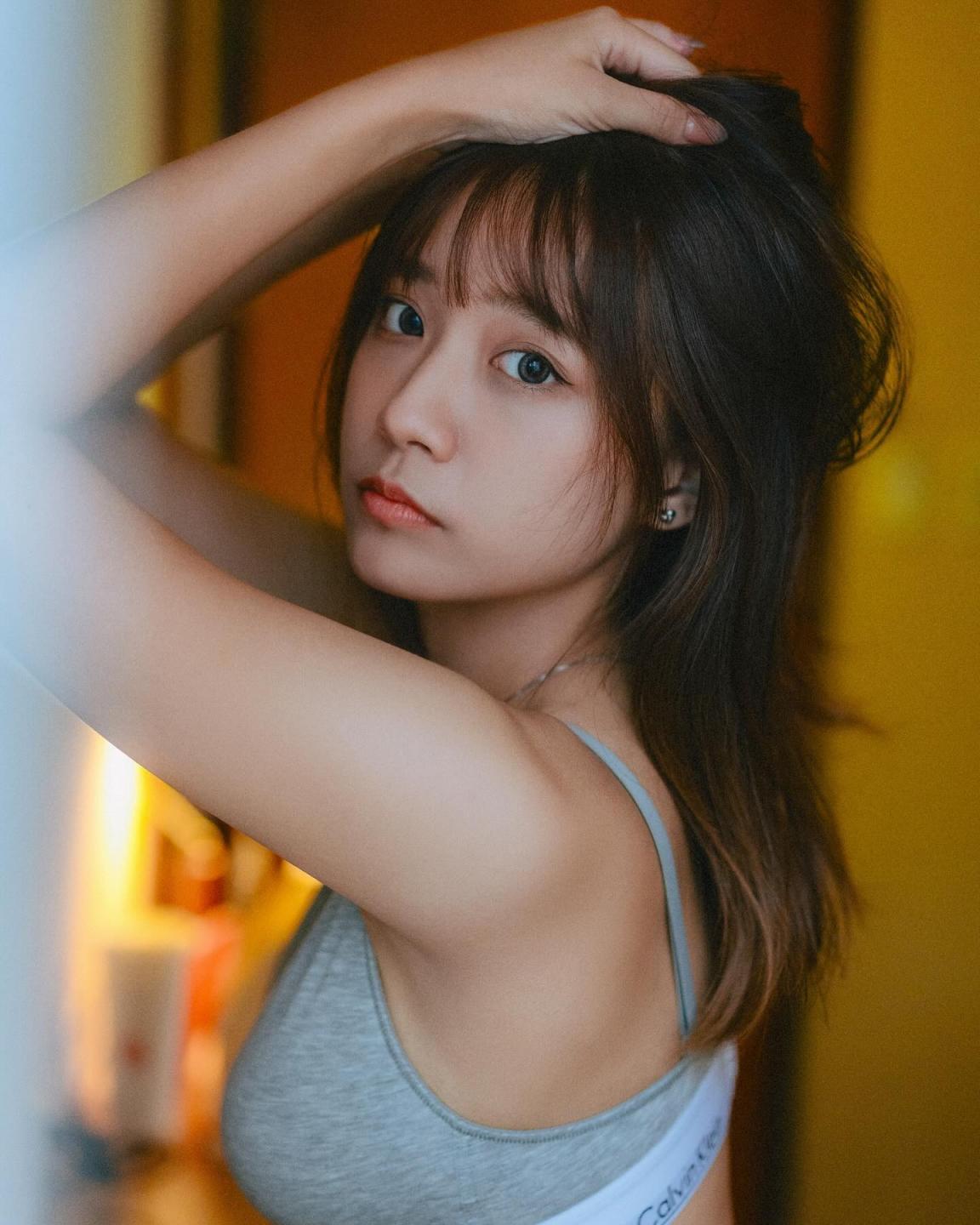 長腿女神「BaoNi」緊緻腰身太性感 (17P)