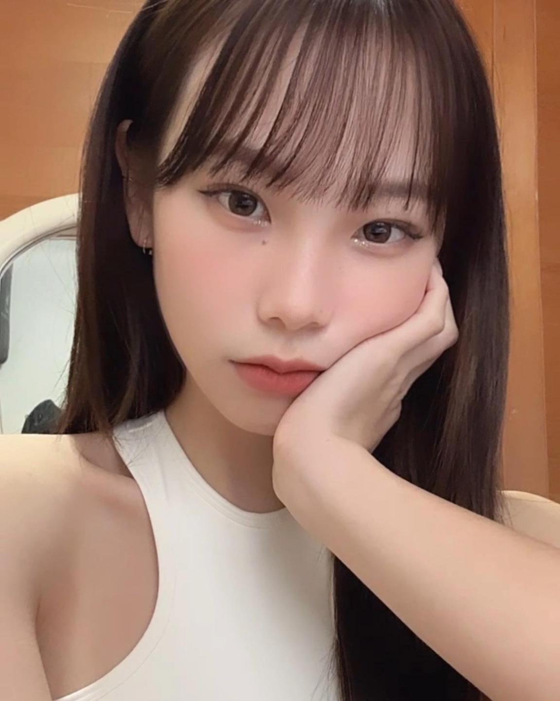 「小奈」身材高挑纖瘦 美奶視角讓人血脈噴張 (16P)