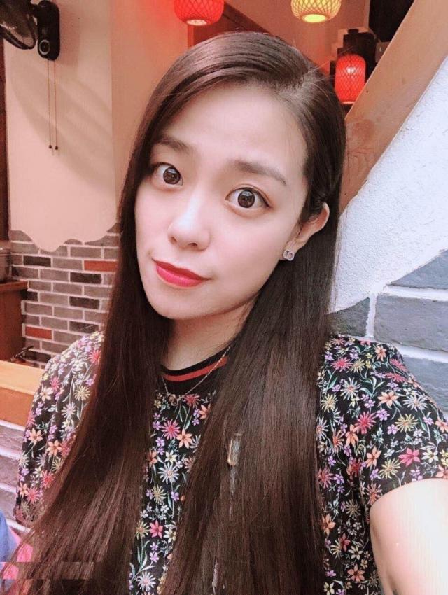 女直播主私下與粉絲見面還做愛 (12P)