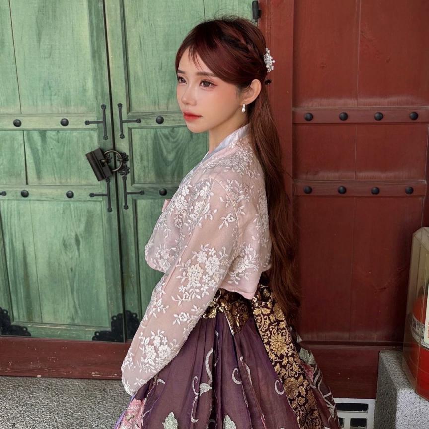 渾圓側乳曲線讓人難以招架「Xinyu」超辣甜美正妹 (22P)
