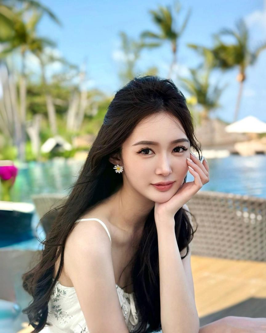 兇猛美乳露出「Olivia」養眼畫面無極限 (11P)