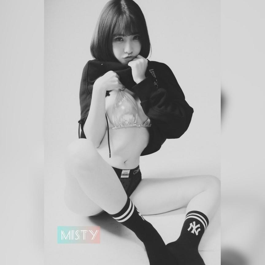 俏皮女友 「李沐」抵抗不住誘惑 (24P)
