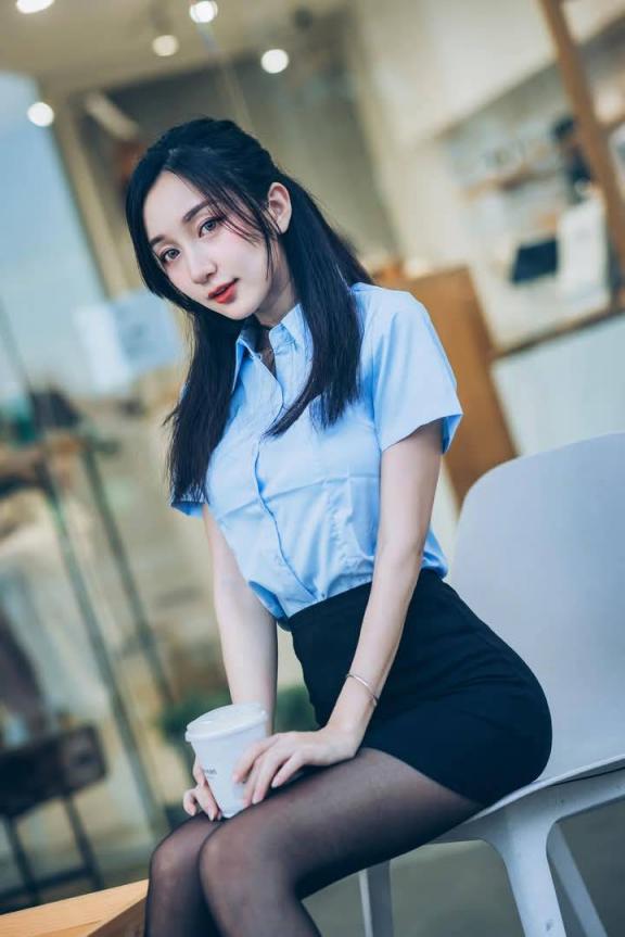 包臀短裙正妹 黑絲襪