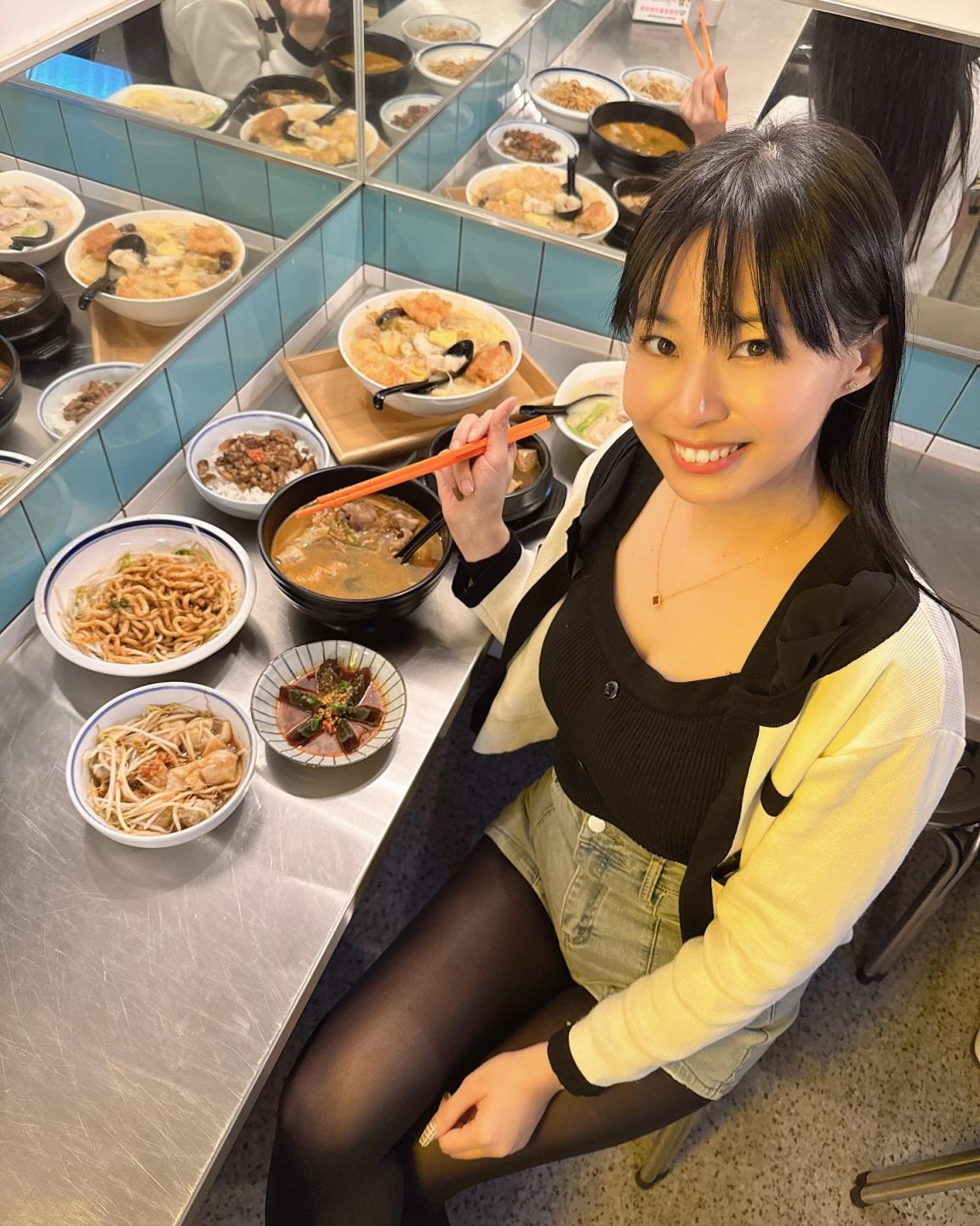 誘惑誰都扛不住「妮妮」清純臉蛋下藏著誘惑胴體 (17P)