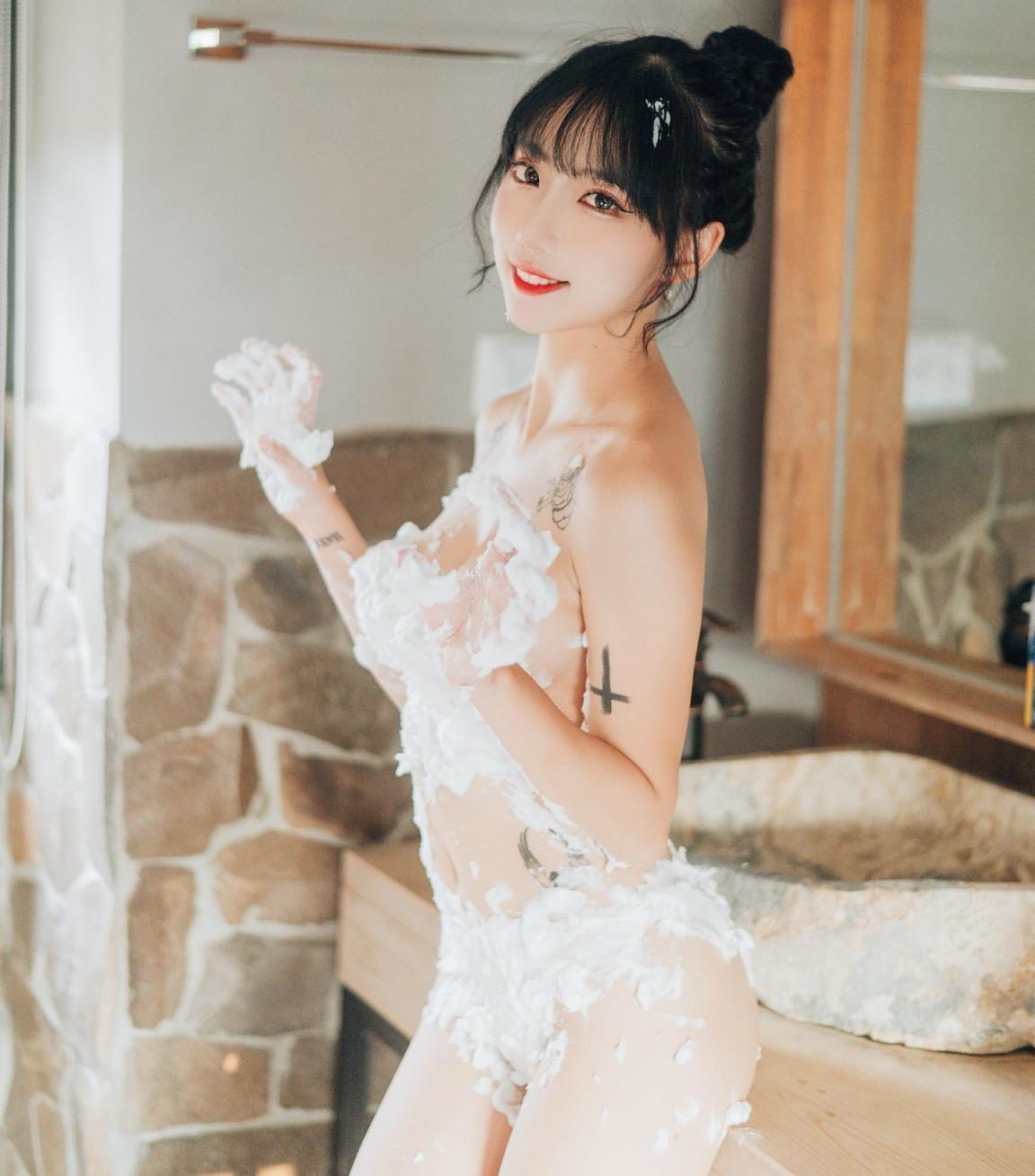 「桃桃」飽滿乳溝 讓人狂噴鼻血 (19P)