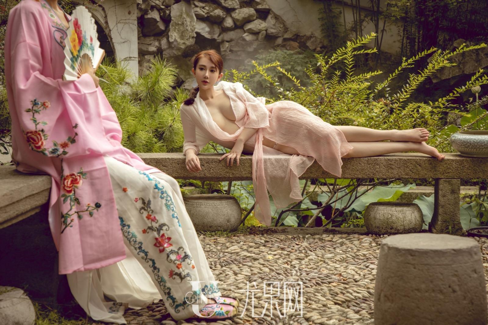 蘇小曼&方子萱《白月光》 (64P)