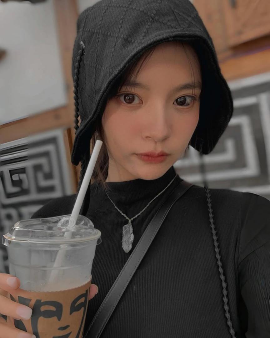 雪白肌誘惑「曾珮晨」 大眼女孩 甜美臉蛋 (20P)