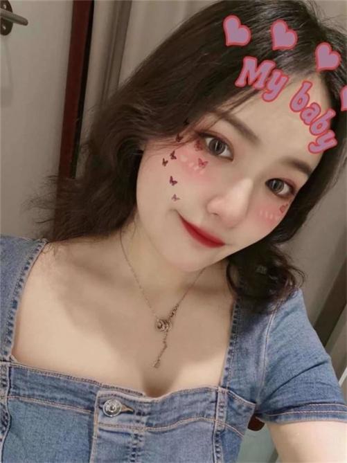 [自拍] 蜂腰大屁股白嫩小美女《奶茶妹》日常啪啪自拍 (15P)