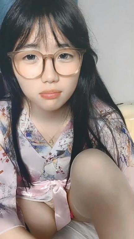 騷逼身材豐滿奶大翹臀