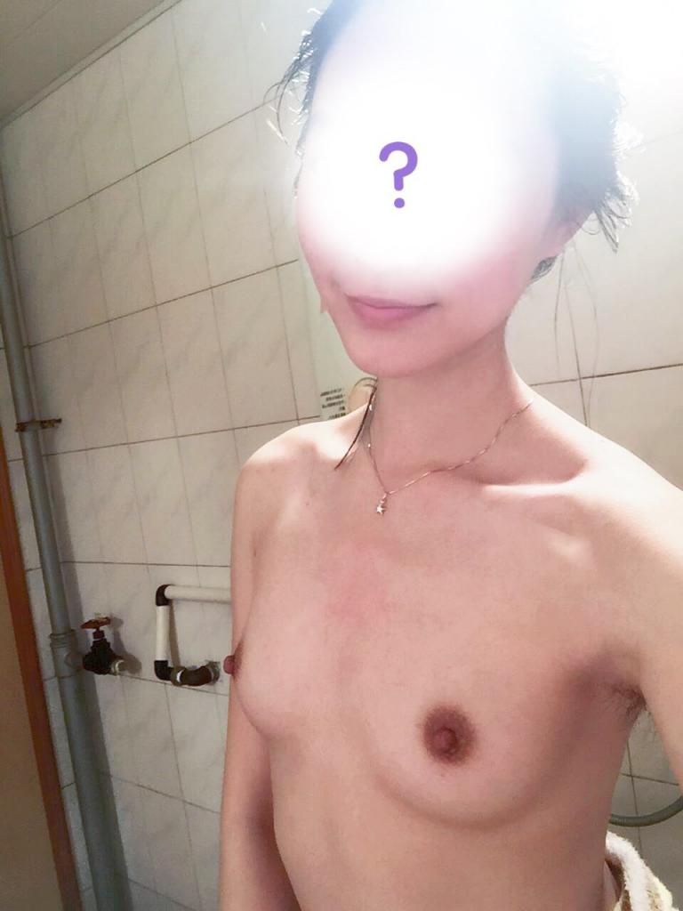 騷貨會跪著把騷逼掰開