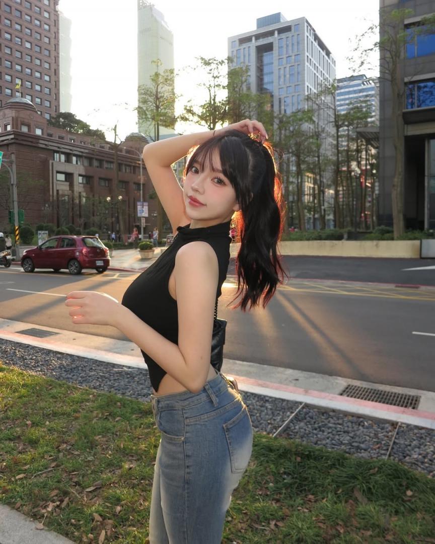 「Annnnnnn」深V乳溝 畫面太誘惑了 (18P)
