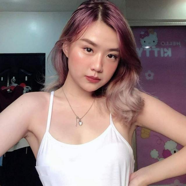 年輕嫩妹肉體真騷 (9P)