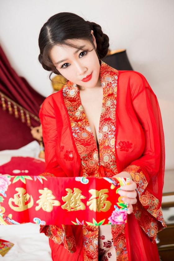 大肚兜女神紅衫酥胸翹臀極致誘惑 (38P)