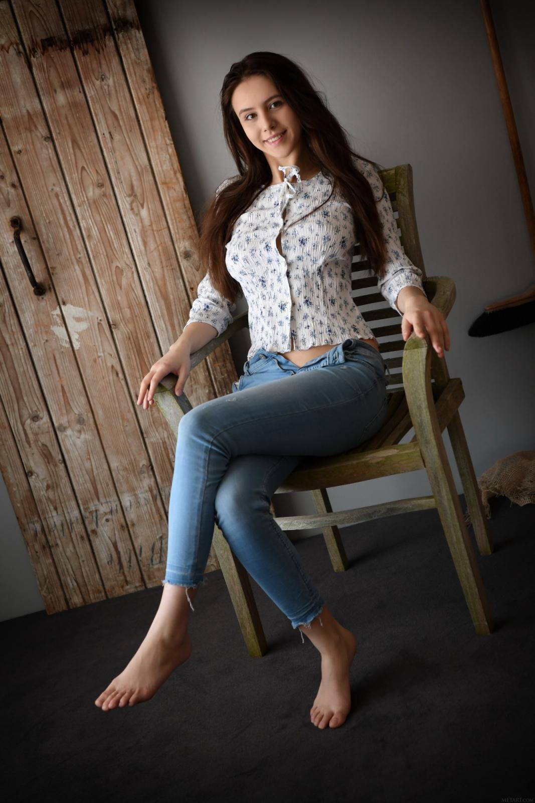 Alisa Amore - Presenting (82P)