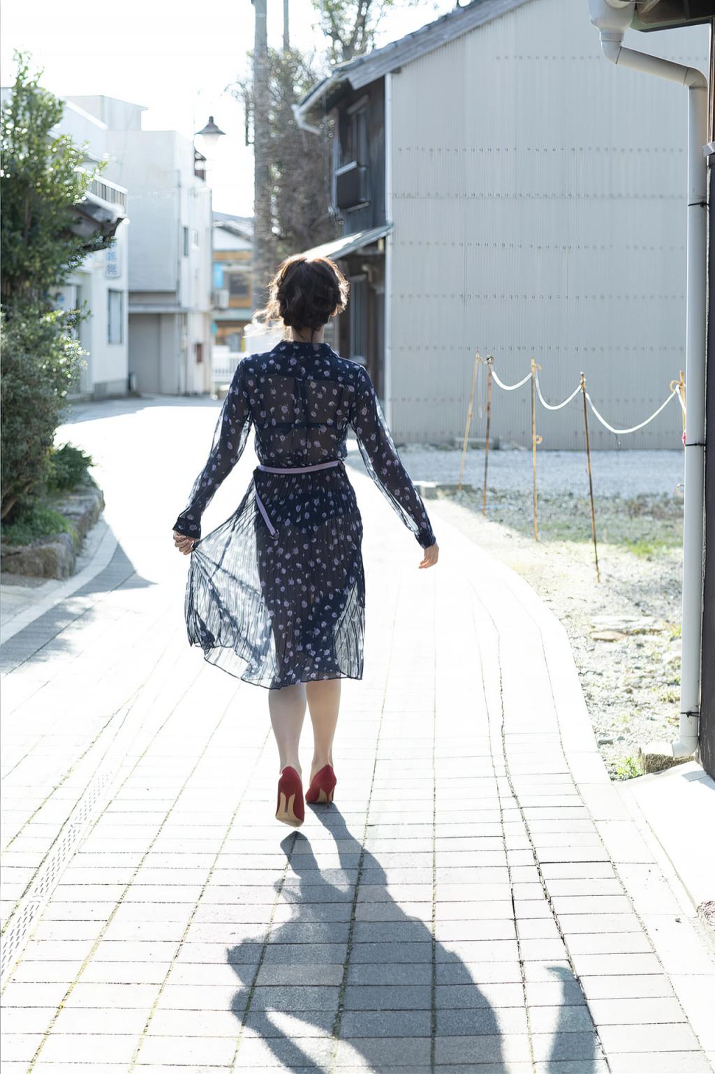 [華村あすか] 仙氣臉蛋配上嫩白美腿 全身香到不行 (21P)