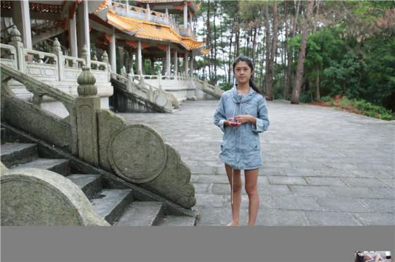 白虎黑逼浪透了，野外3P操的爽，素顔少婦騷騷騷~ (25P)
