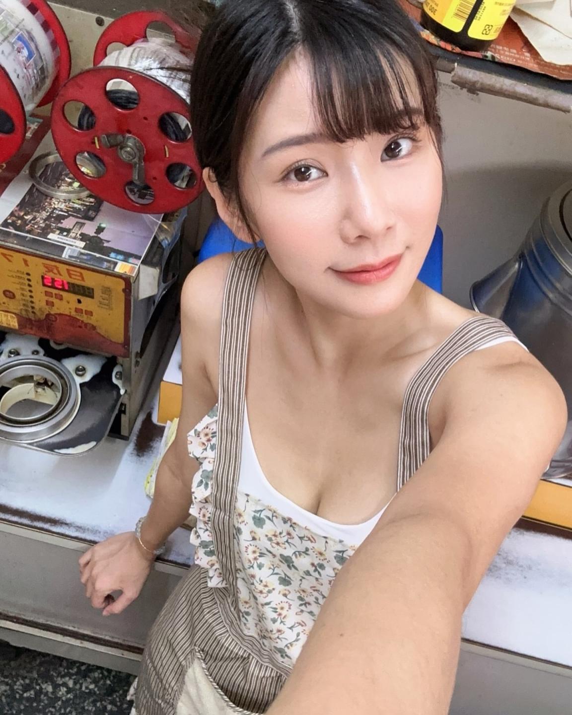 「Sutin_托小姐」胸前渾圓飽滿 極緻誘惑身材太犯規 (19P)