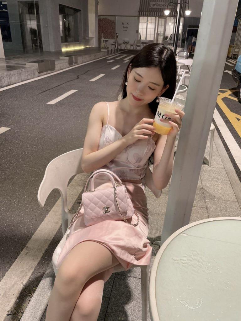 和空姐女友放開的玩 (24P)