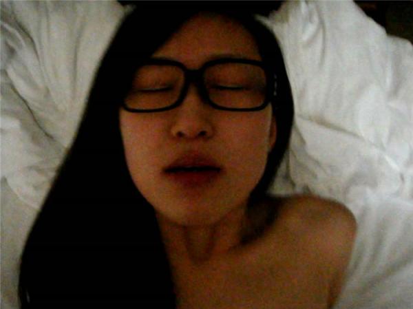 與公司新進的女秘書發生一夜情～爽吶！ (22P)