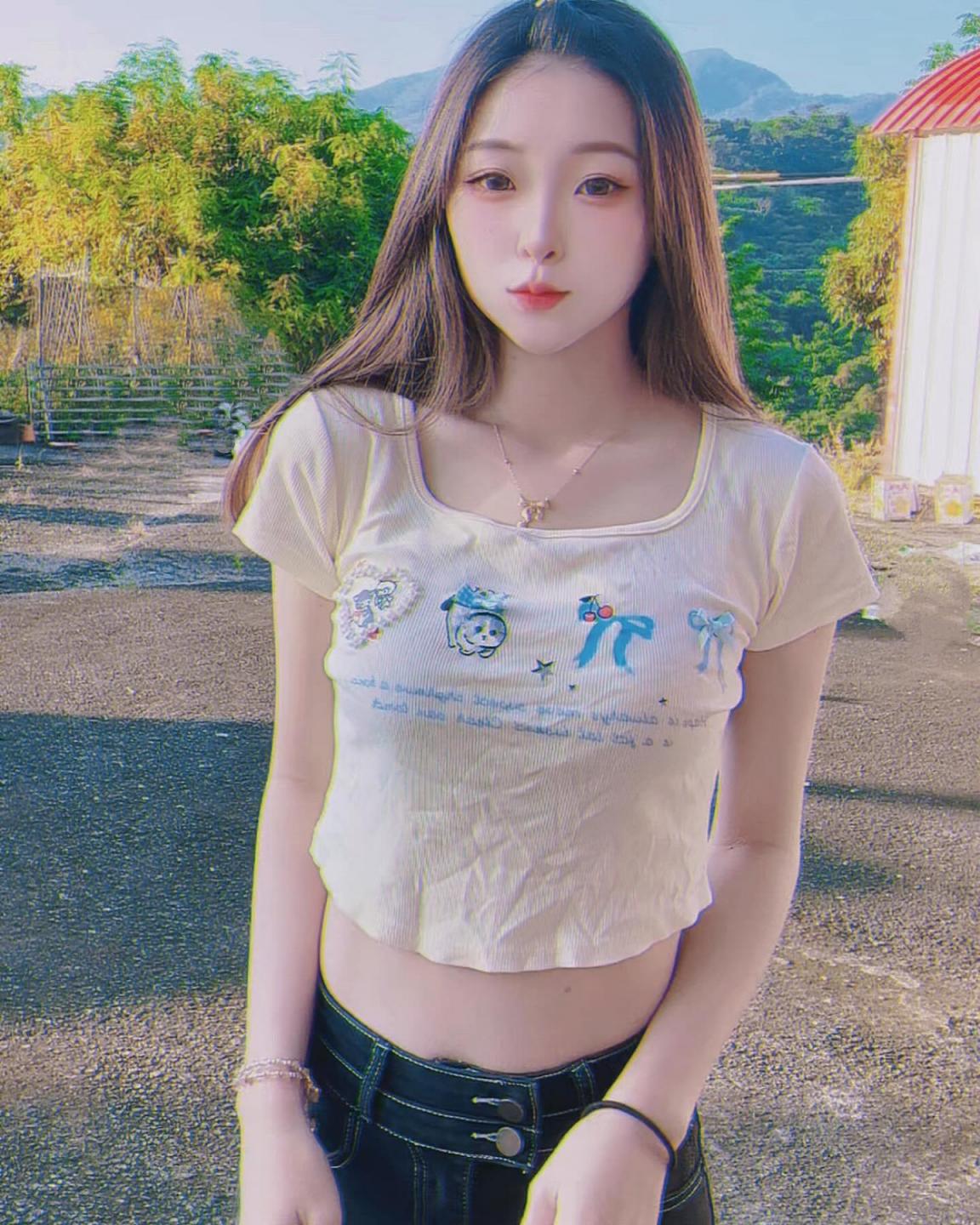 「小哈尼」 各種惹火美奶照 誰受得了 (16P)