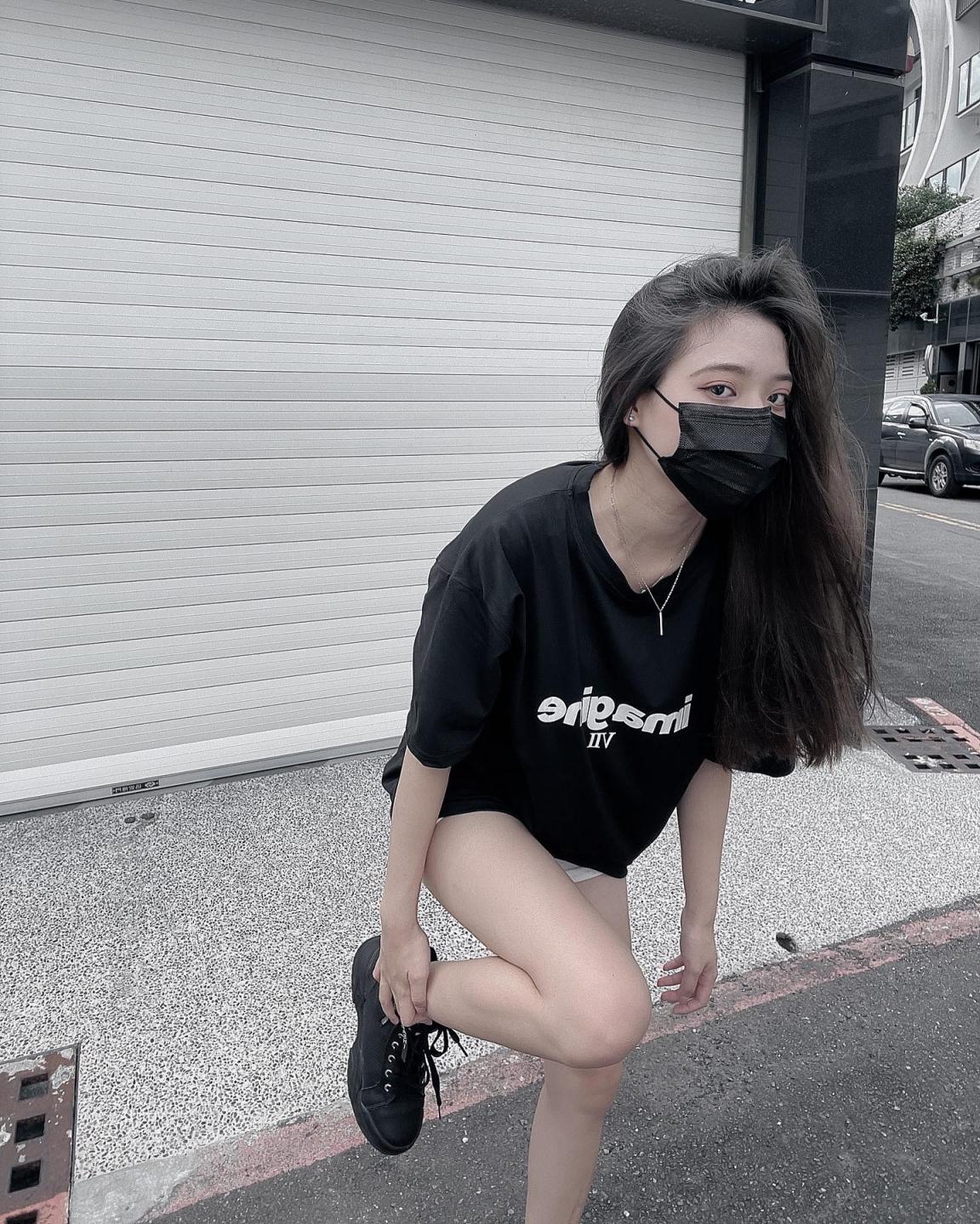 「𝐑𝐮.儒妹」飽滿兇器超Ｑ彈 身材令人驚豔 (16P)