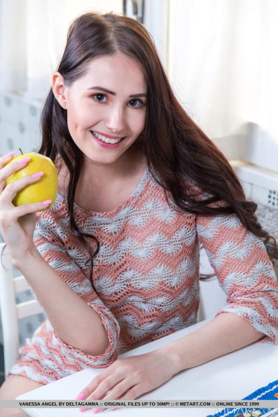 British teen Vanessa Angel sets her beautiful body free while in her kitchen (18P)
