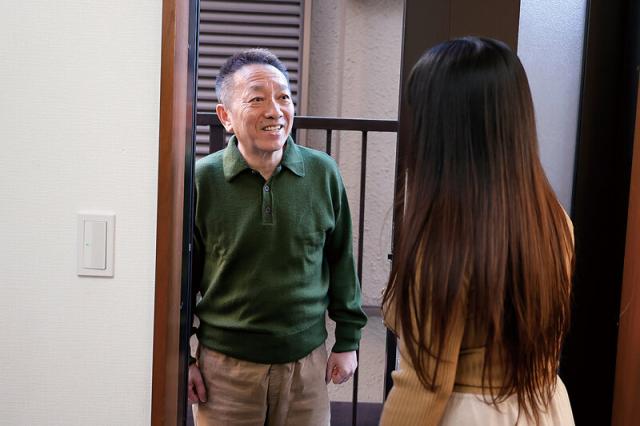 愛川すず：義父に弄ばれた一週間 快感の虜になった巨乳若妻 愛川すず (21P)