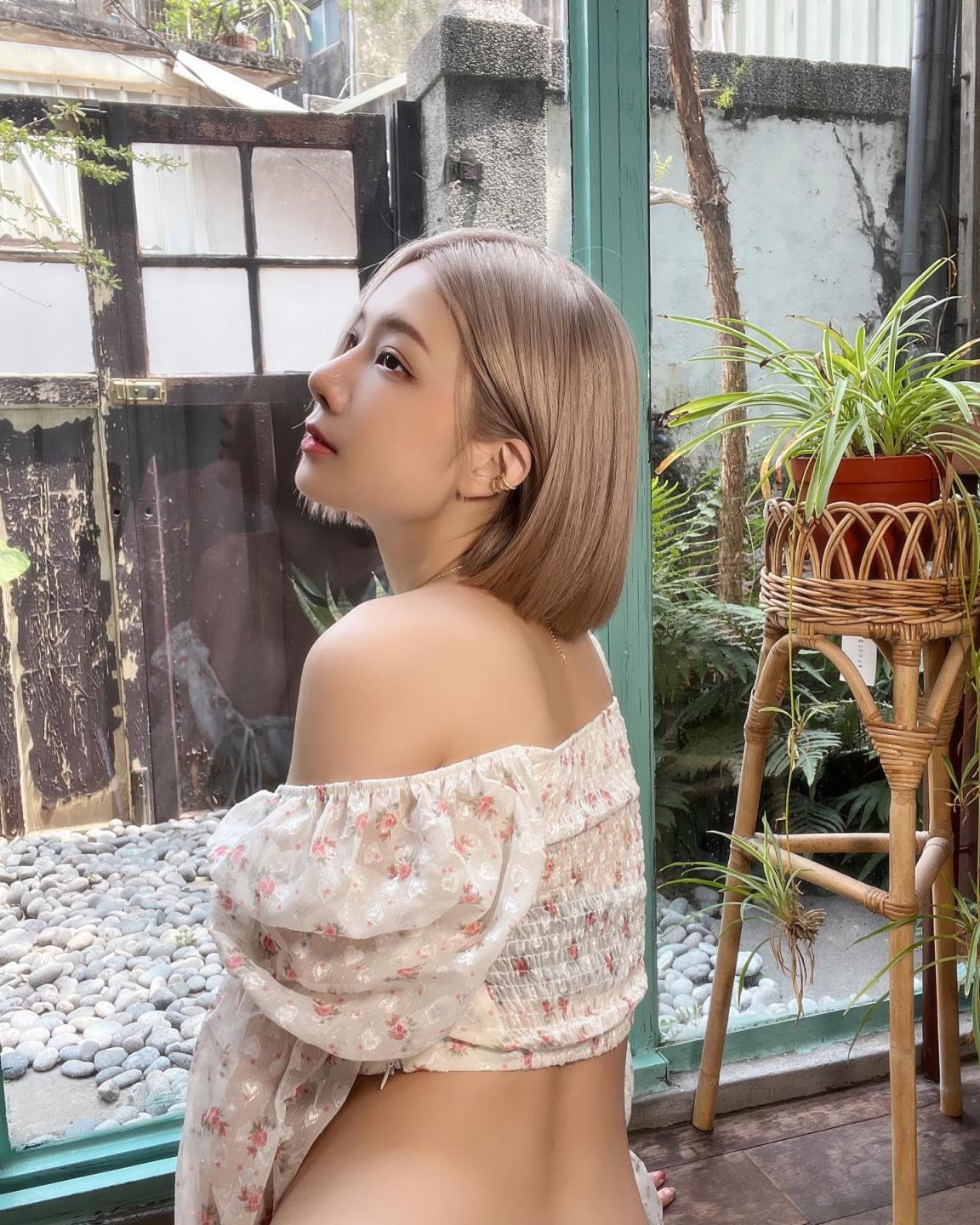 「後悔的排氣管」水嫩蜜桃臀讓人想咬一口 (15P)
