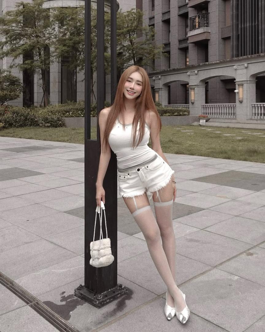 清純女神深藏不露 (10P)