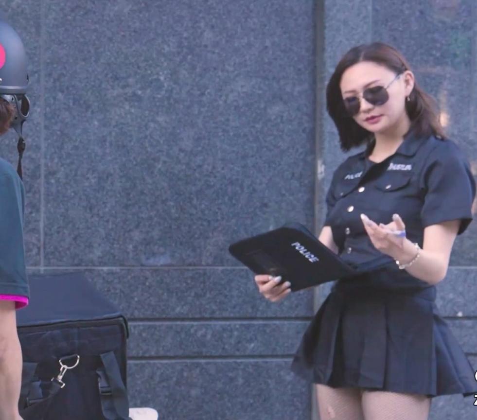 [自拍] 女警開紅單 反被XD (18P)