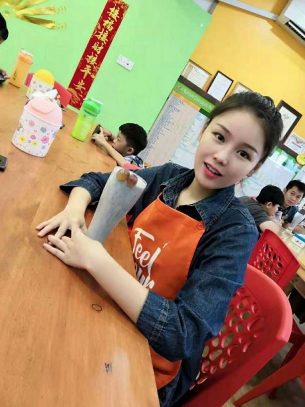[自拍] 小學美術老師 (19P)