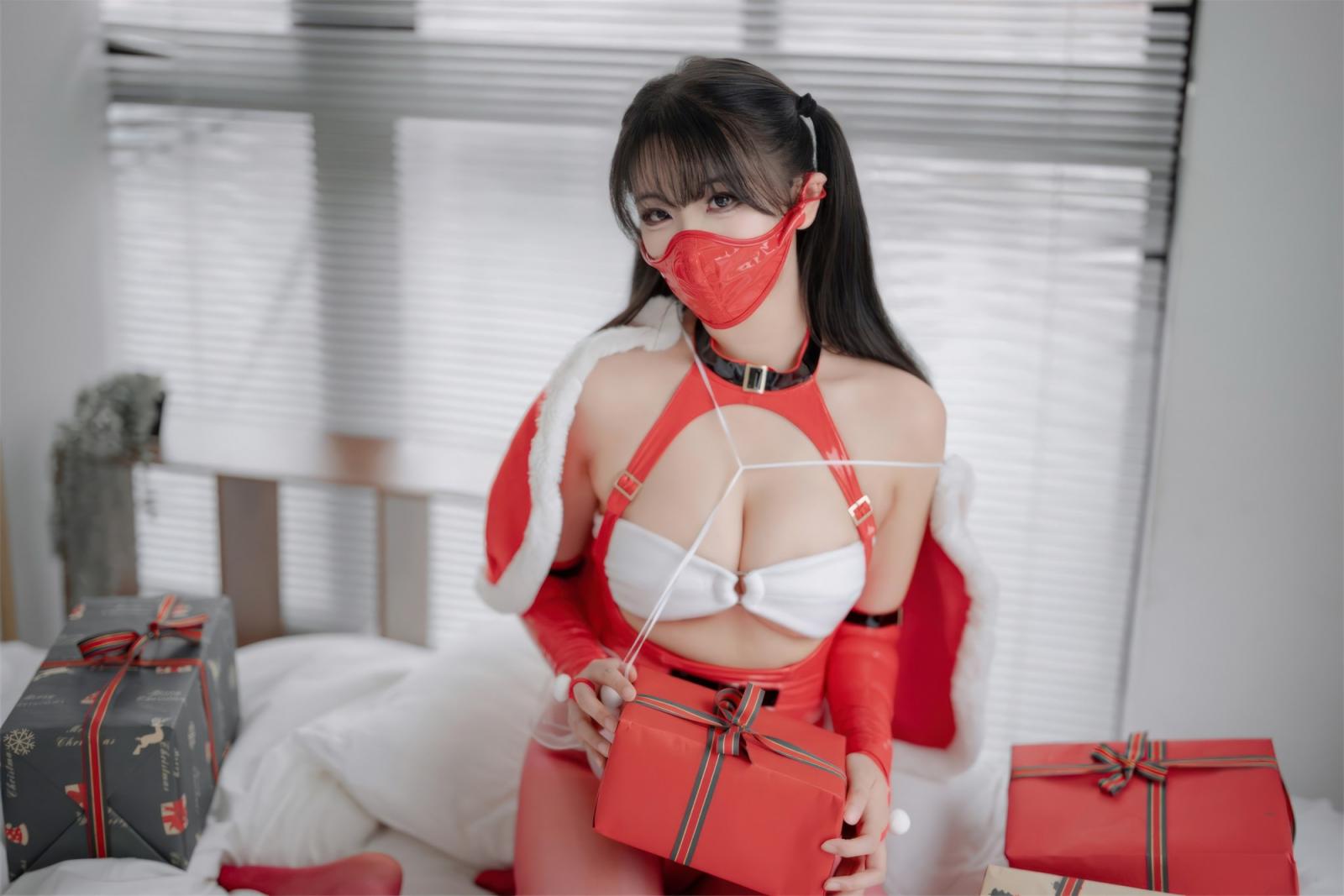 軒蕭學姐 - 聖誕紅絲兔女郎 (45P)