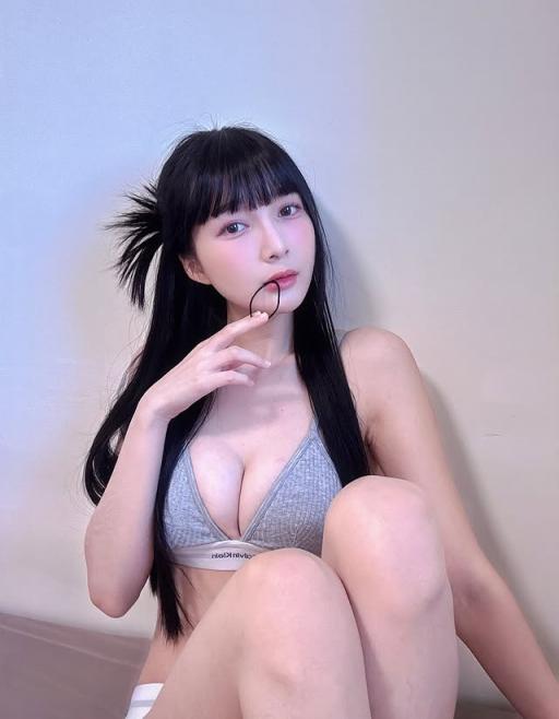 「曉嫭」萌妹極品鼻血止不住！ (10P)
