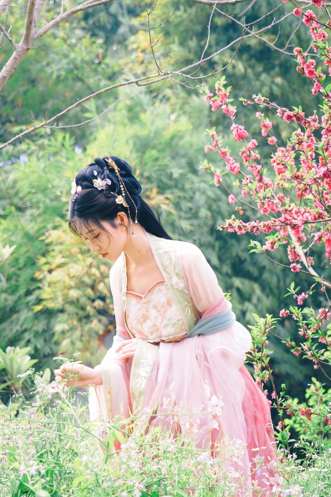 年年 Nnian-海棠仙(84 photos) (84P)