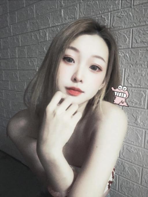 姣好的體態「小哈尼」呼之慾出的兇猛大乳 (10P)