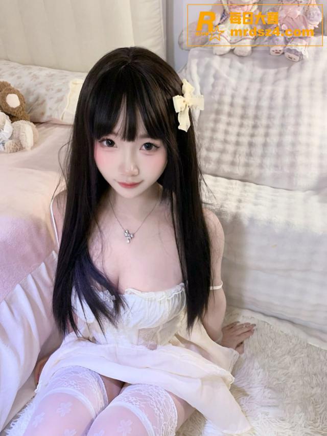图片[5]-极品颜值萝莉 荔枝 童颜巨乳白丝美腿写真 电梯口露出自慰十分刺激-福利多多
