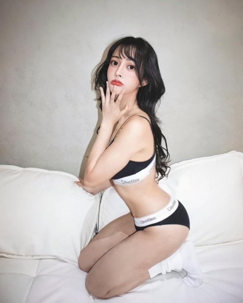 「優娜UNA」白嫩身材引發關注 (10P)