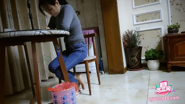 新人美少妇下海当楼凤 趁人家老婆不在家深入敌营 倒挂金钟吃屌 椅子上刺激啪啪！-福利多多