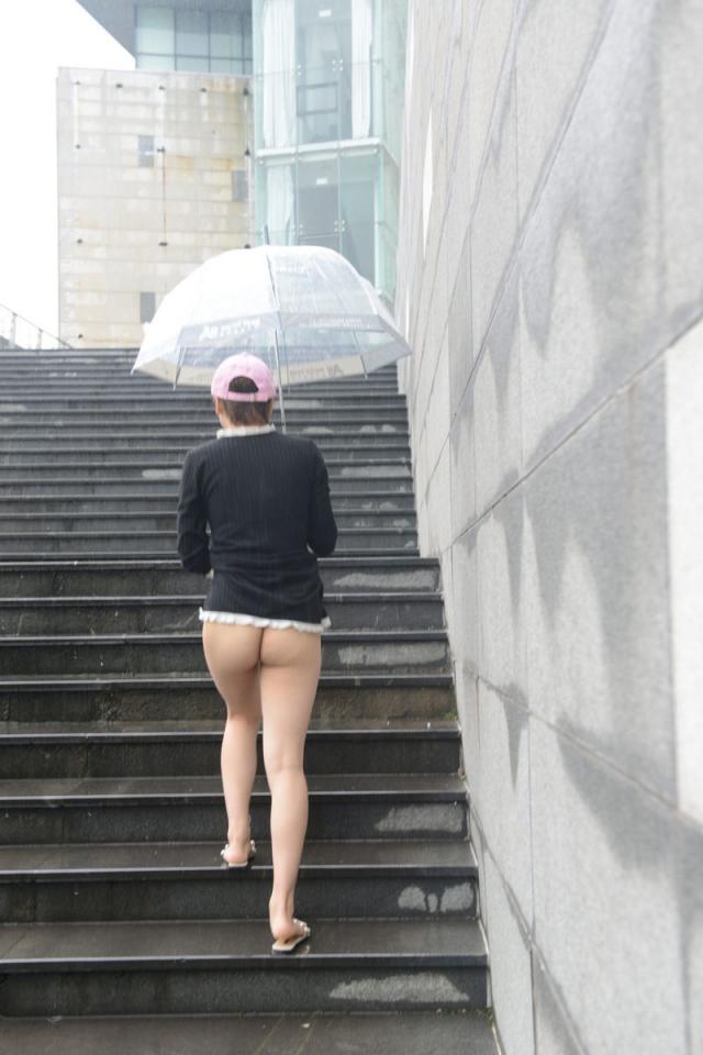 [自拍] 暴露狂少女 婷婷在下雨天 (30P)
