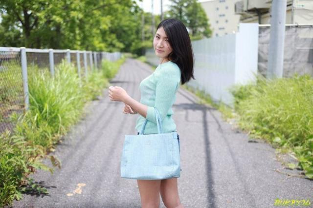 人妻女沢理沙 欲求不滿只能跳蛋內射伺候 (19P)
