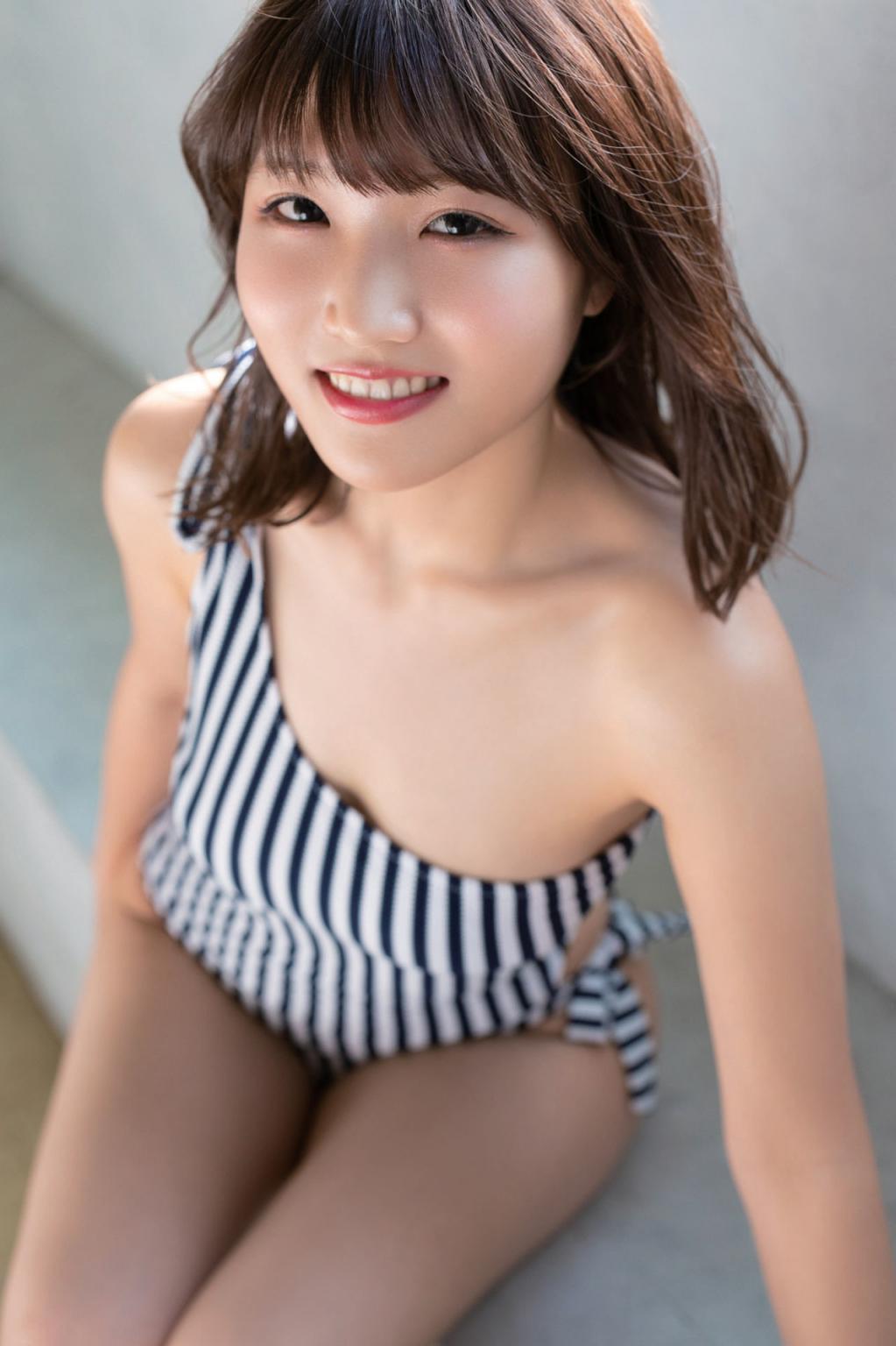 [藤白れもん] 迷人的笑容跟渾圓的歐派一樣吸睛 (20P)