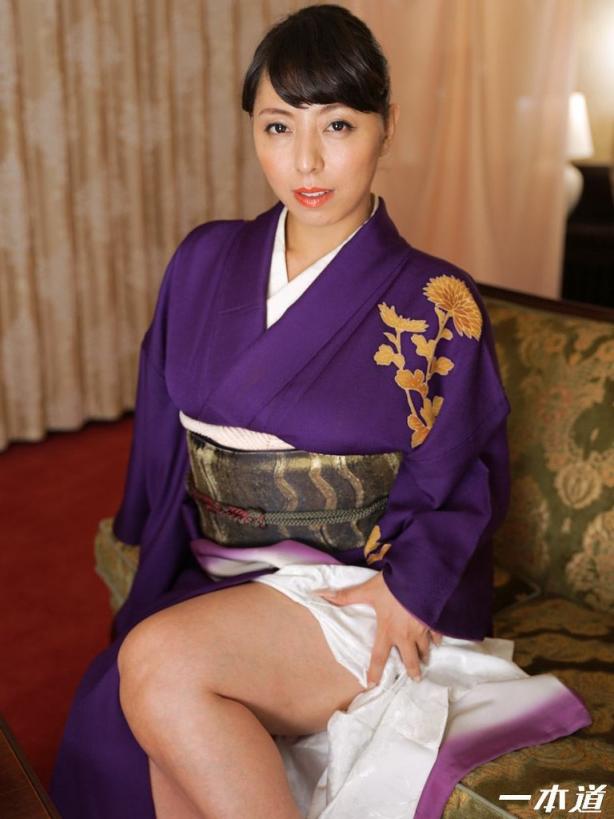 「 何処かで見た作品が、で???? 」　村上涼子 (30P)