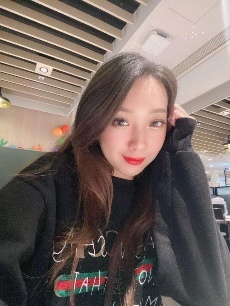 沒想到騷女友玩這麼大膽 (19P)