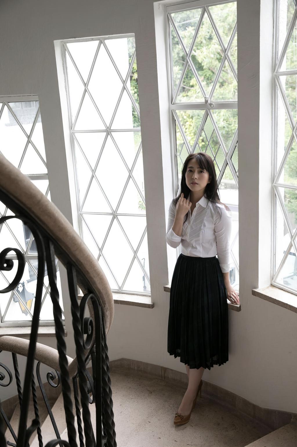 [薄井しお裡] 性感深溝畫面太誘惑！想擁入懷中 (30P)