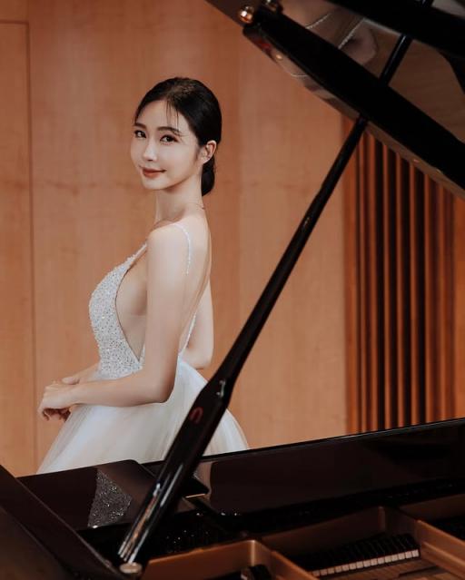 「Rubis」身材超好 奶又大 (10P)