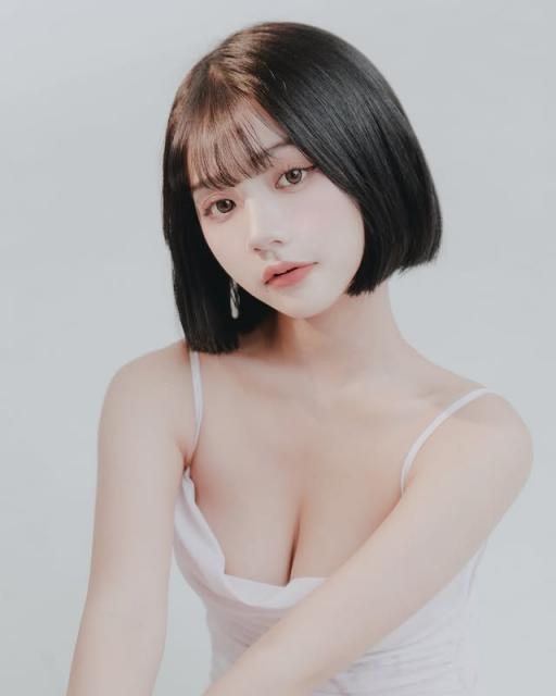 「小若」性感到讓人招架不住 (10P)