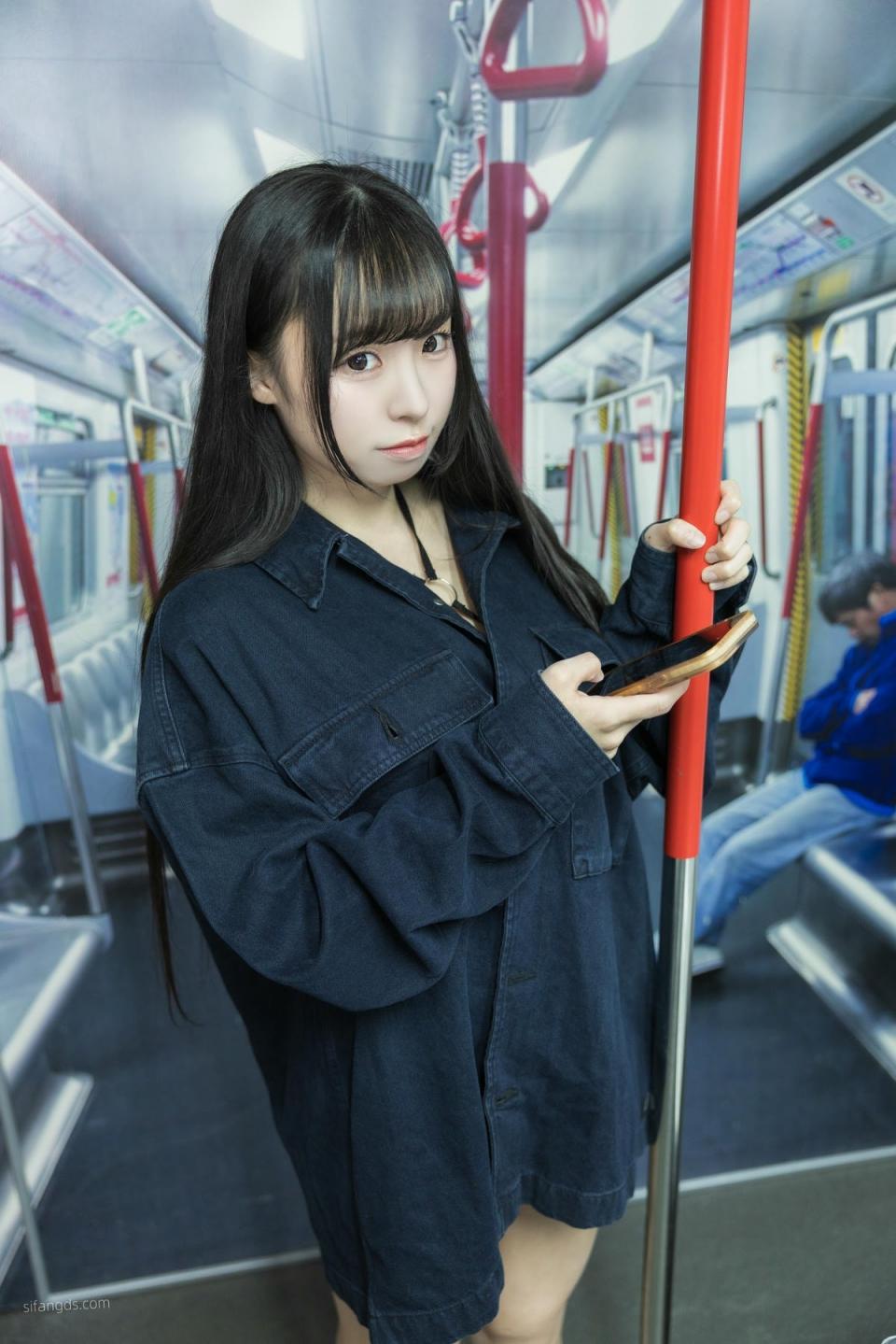 【網路收集系列】Littlesshine 晴兒 - 清純美乳嫩模 演繹電車內劇情-1
