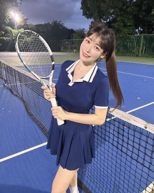 高顏值女神「菈小菈」外型太正點 (10P)